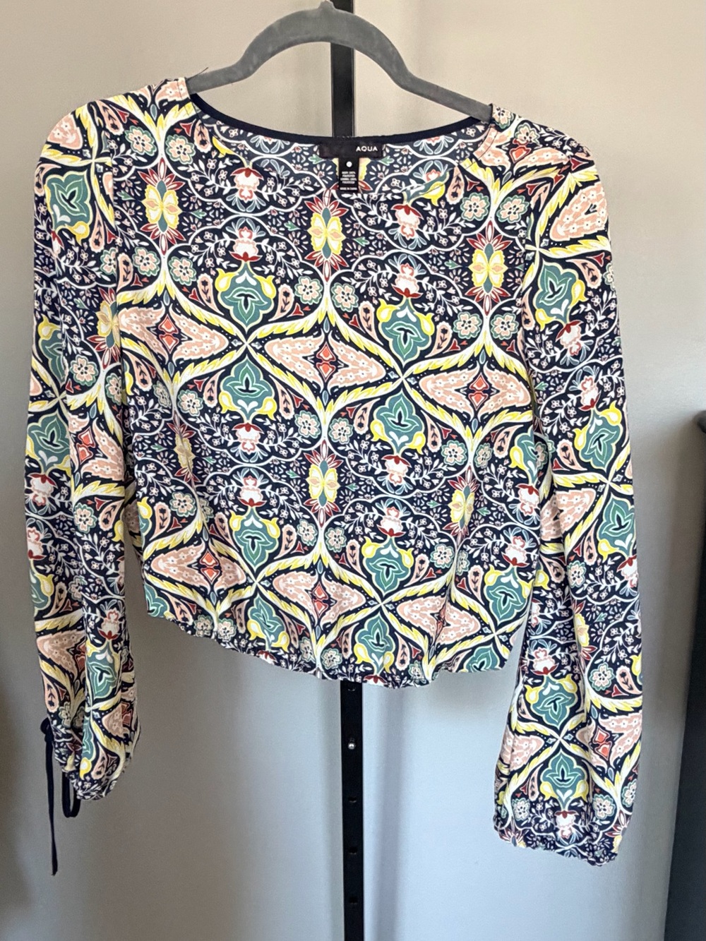 Aqua Split tie sleeve Multi-Color Printed Long-Sleeve Top size xsmall